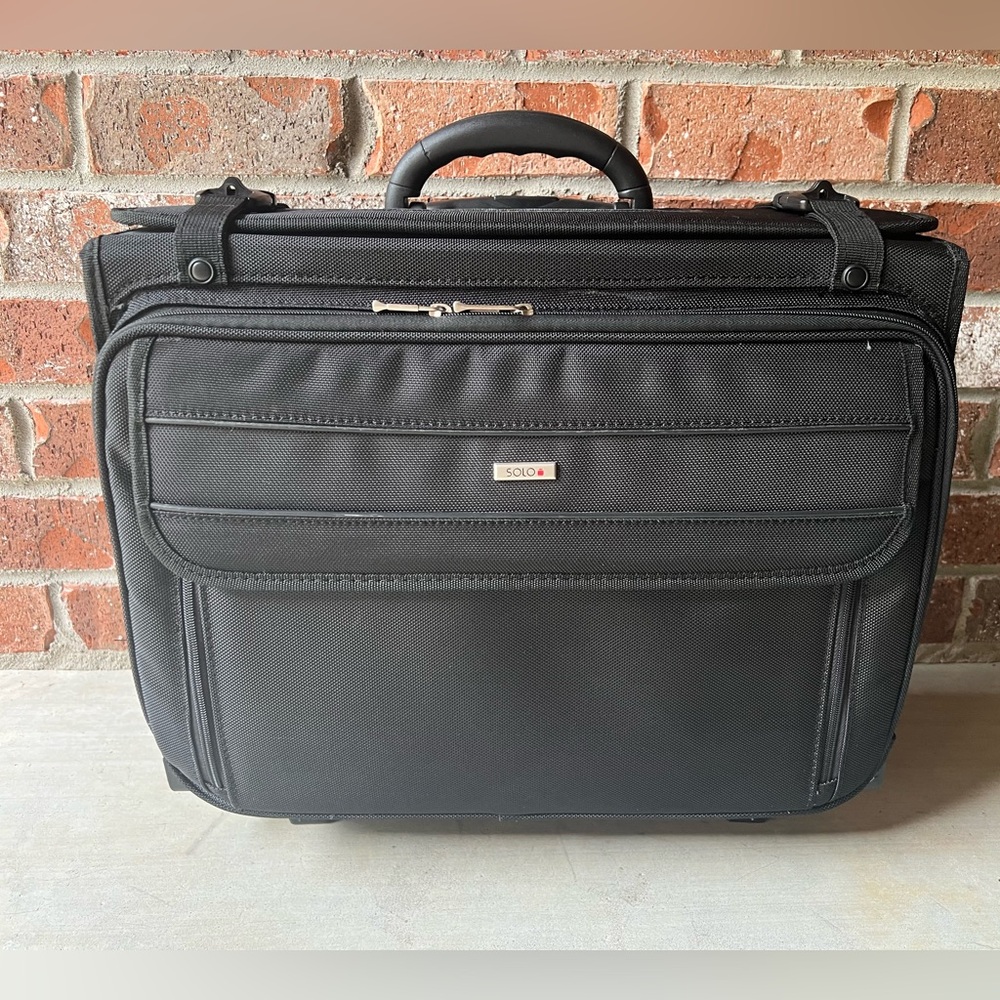 Solo Black Briefcase with Structured Design and Top Handle